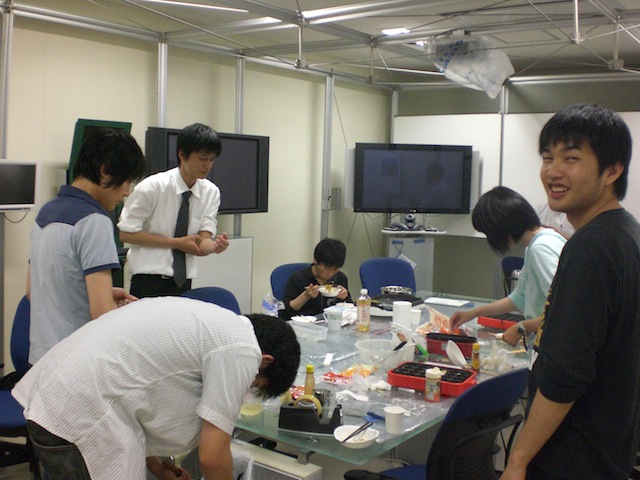 lab-party-20110622c.jpg lab-party-20110622c.jpg