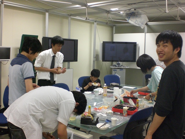 lab-party-20110622c.jpg