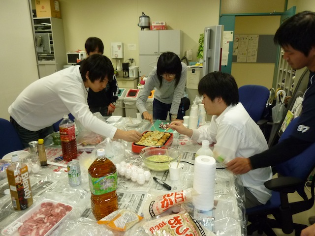 lab-party-20111110c.jpg lab-party-20111110c.jpg