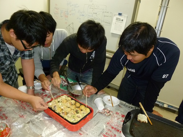 lab-party-20111110d.jpg